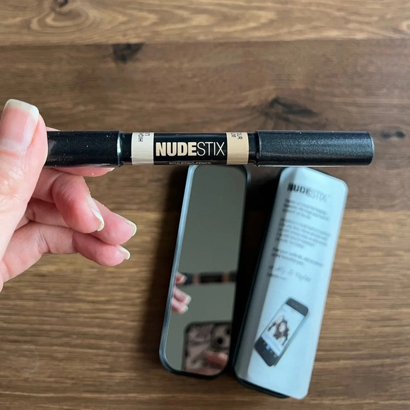 NUDESTIX Other - NWT NUDESTIX SCULPTING PENCIL - Light/Medium 2